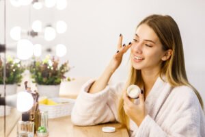 Waspada! 8 Kandungan Skincare yang Berbahaya Bagi Kulit Anda