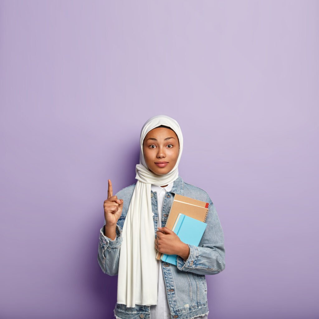 Eksplorasi Gaya Hijab Pashmina Kekinian - Sumber Gambar Freepik